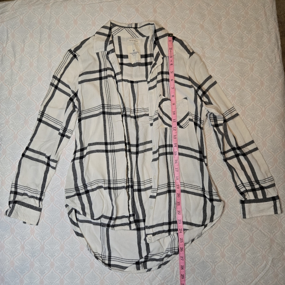 American Eagle Plaid Button Up Shirt